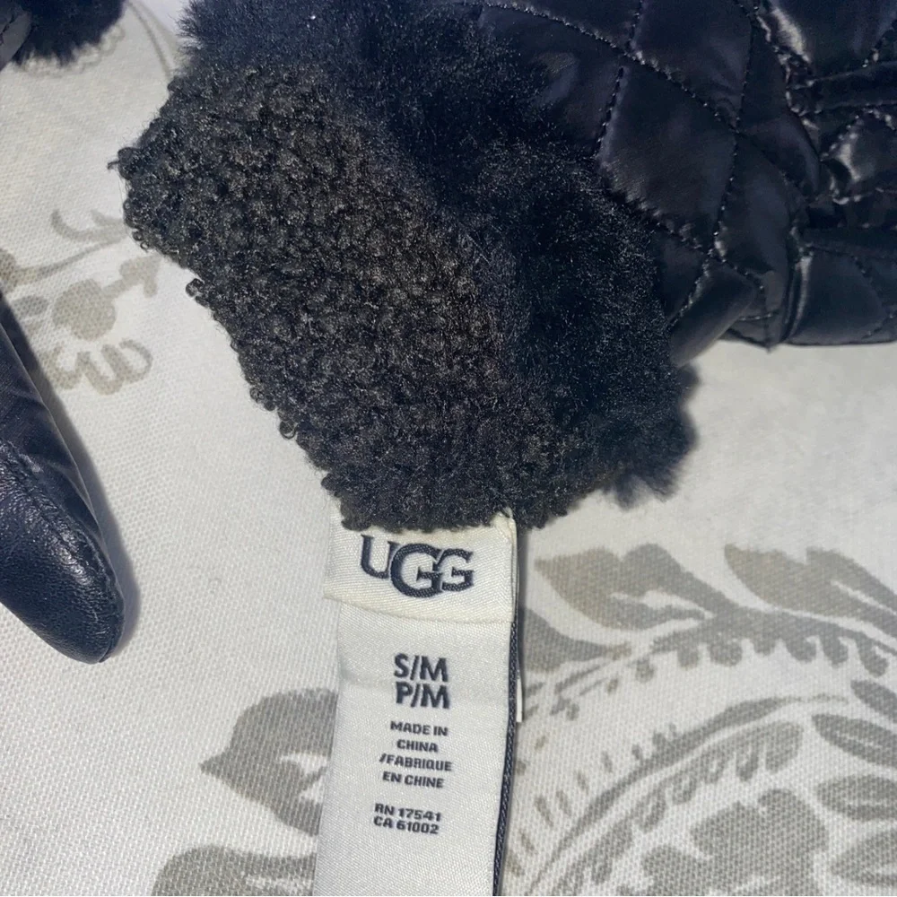 UGG All Weather‎ Touchscreen Compatible Quilted Performance Gloves S/M Black